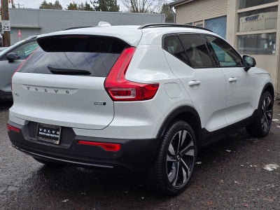 2024 Volvo XC40 Ultimate Dark Theme