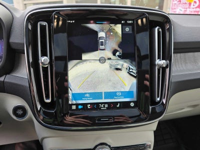 2024 Volvo XC40 Ultimate Dark Theme