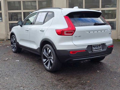 2024 Volvo XC40 Ultimate Dark Theme