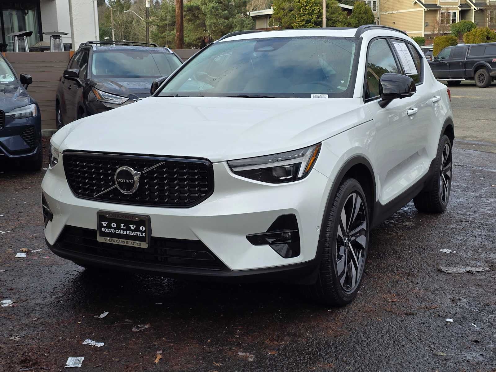 2024 Volvo XC40 Ultimate Dark Theme