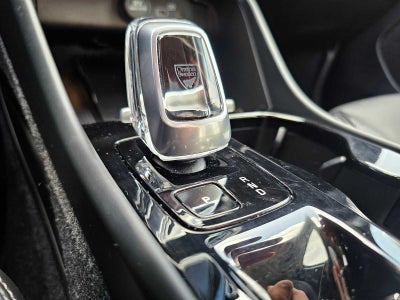 2023 Volvo XC40 Plus Bright Theme