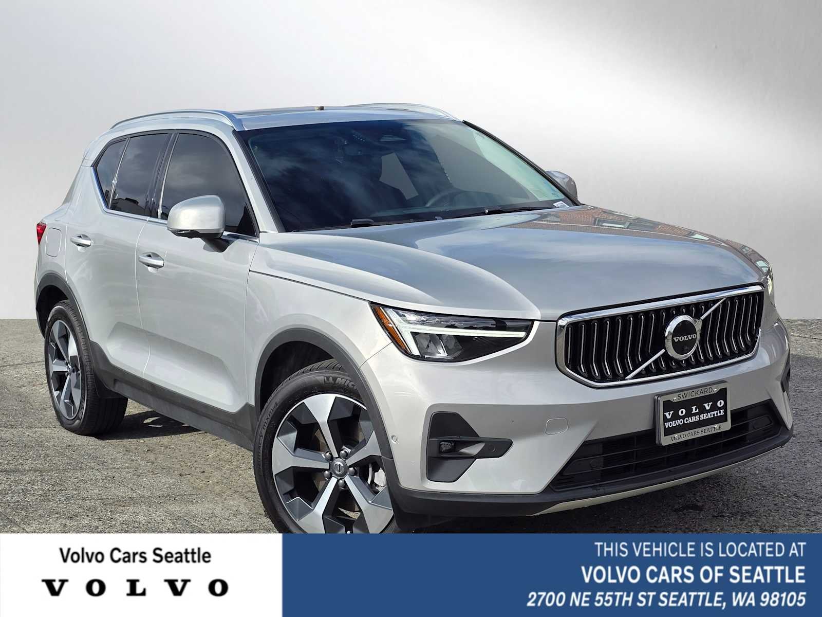 2023 Volvo XC40 Plus Bright Theme