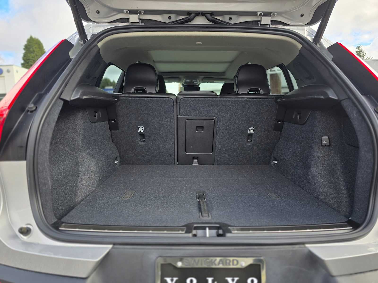 2023 Volvo XC40 Plus Bright Theme