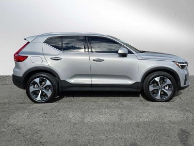 2023 Volvo XC40 Plus Bright Theme