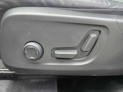 2023 Volvo XC40 Plus Bright Theme