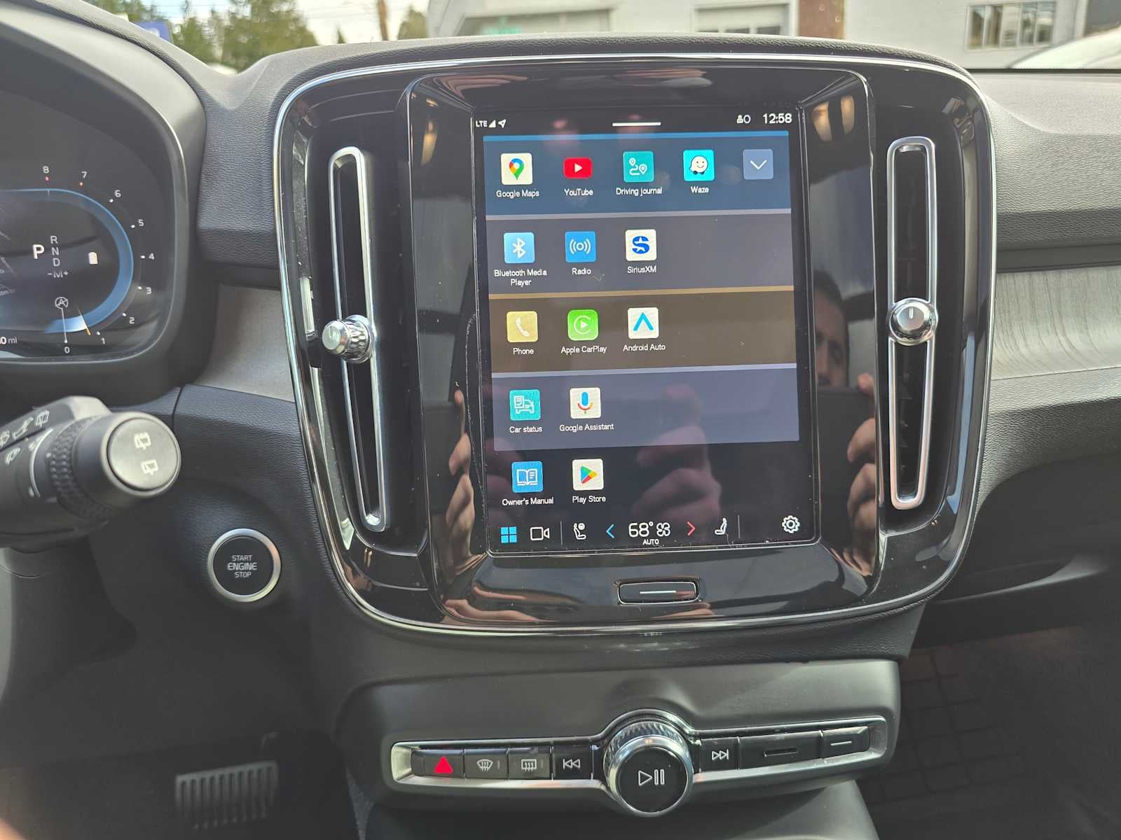 2023 Volvo XC40 Plus Bright Theme