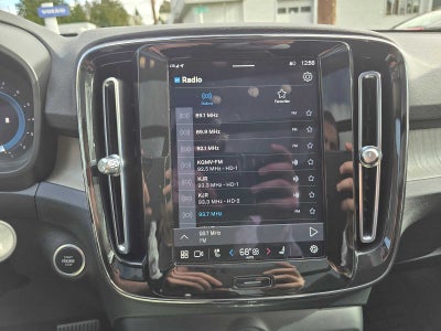 2023 Volvo XC40 Plus Bright Theme