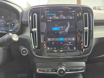 2023 Volvo XC40 Plus Bright Theme