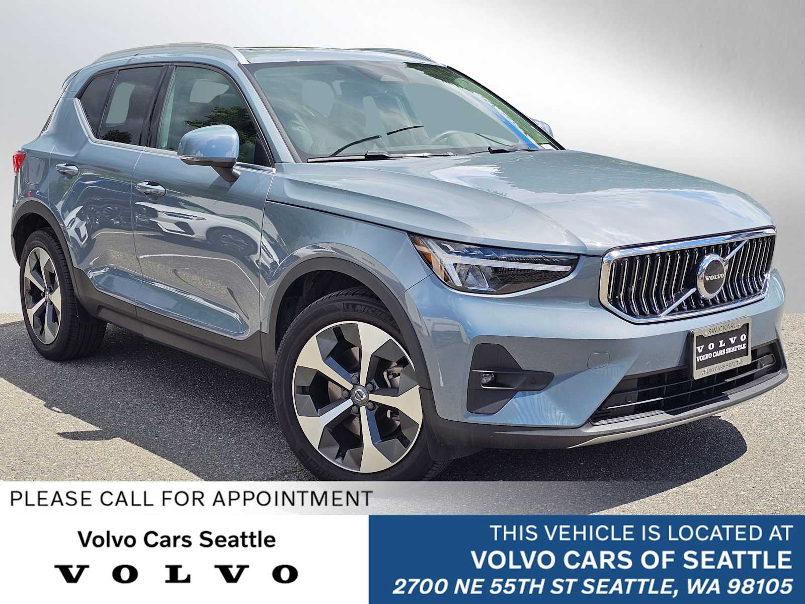 2023 Volvo XC40 Plus Bright Theme