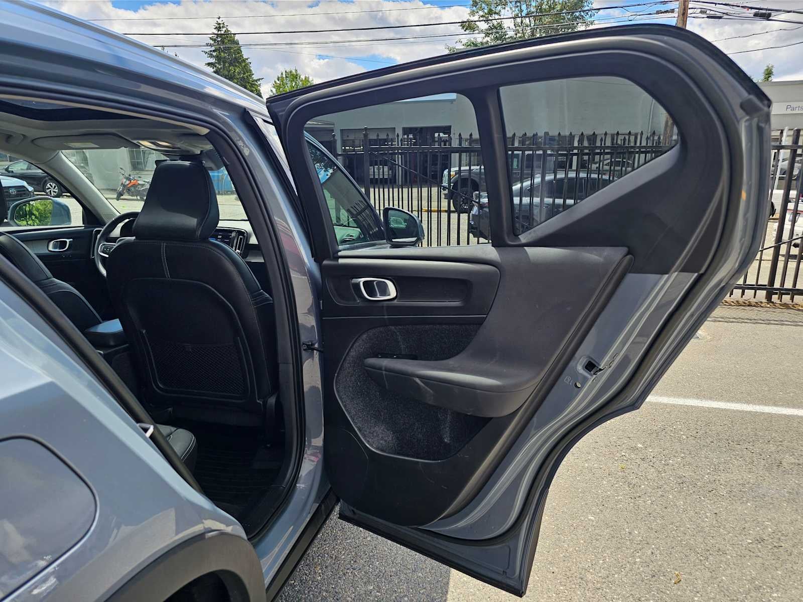 2023 Volvo XC40 Plus Bright Theme