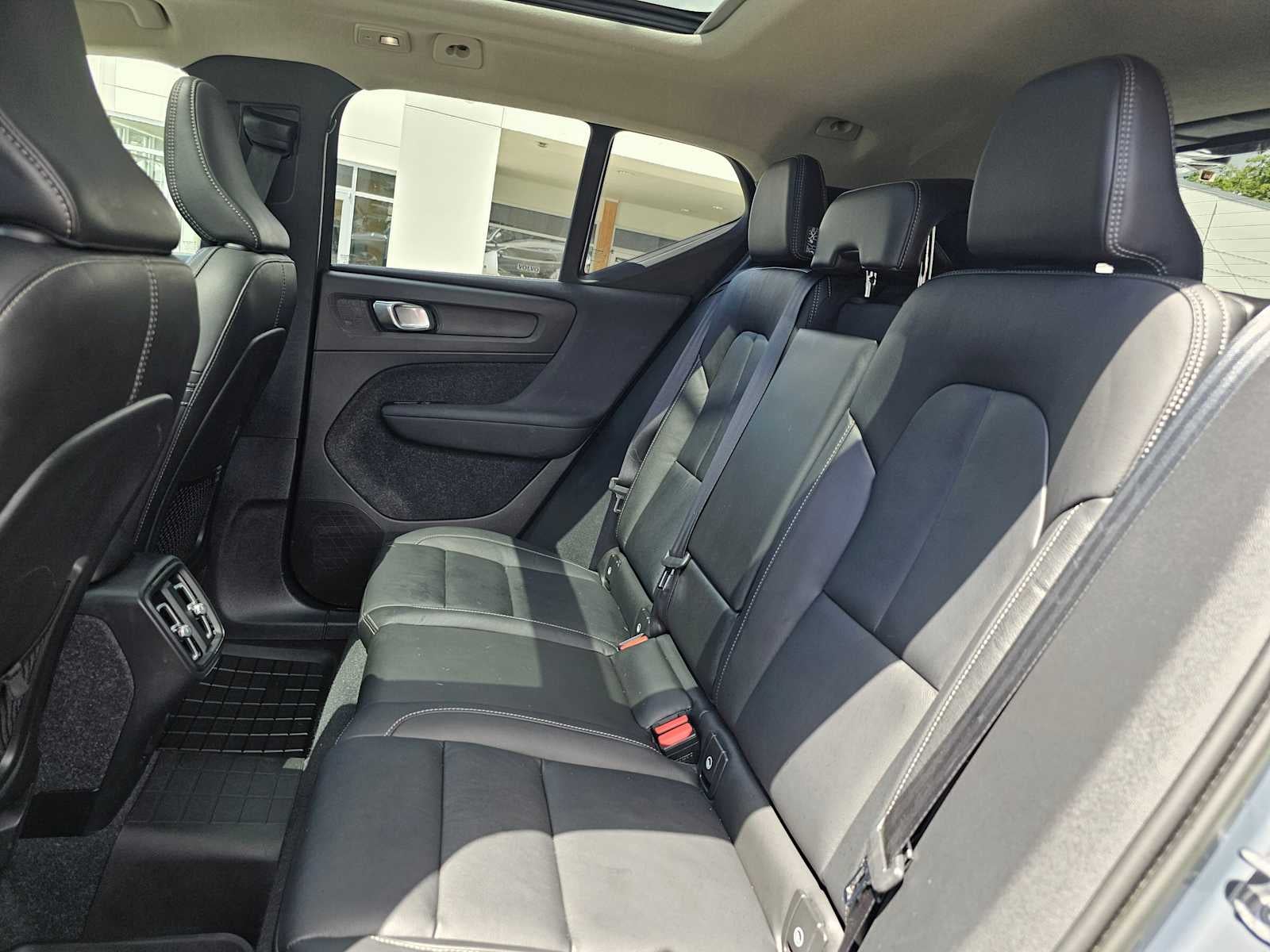 2023 Volvo XC40 Plus Bright Theme