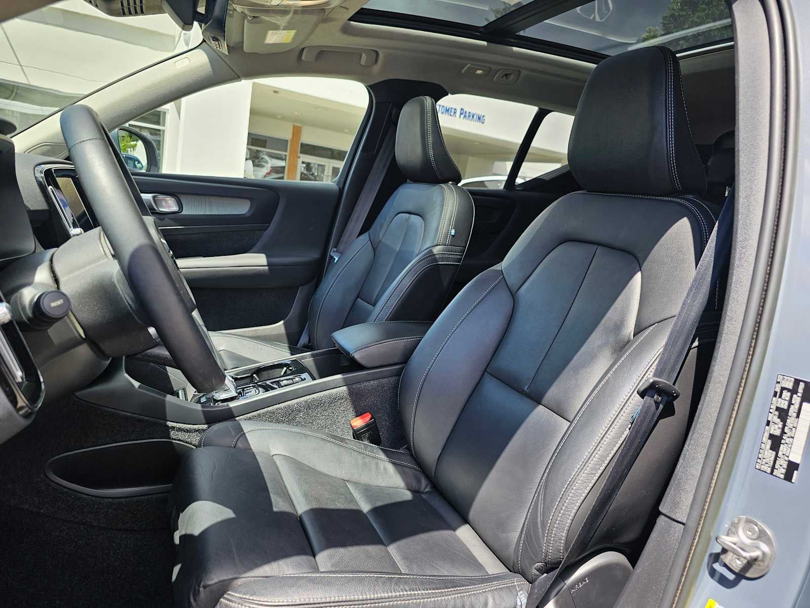 2023 Volvo XC40 Plus Bright Theme