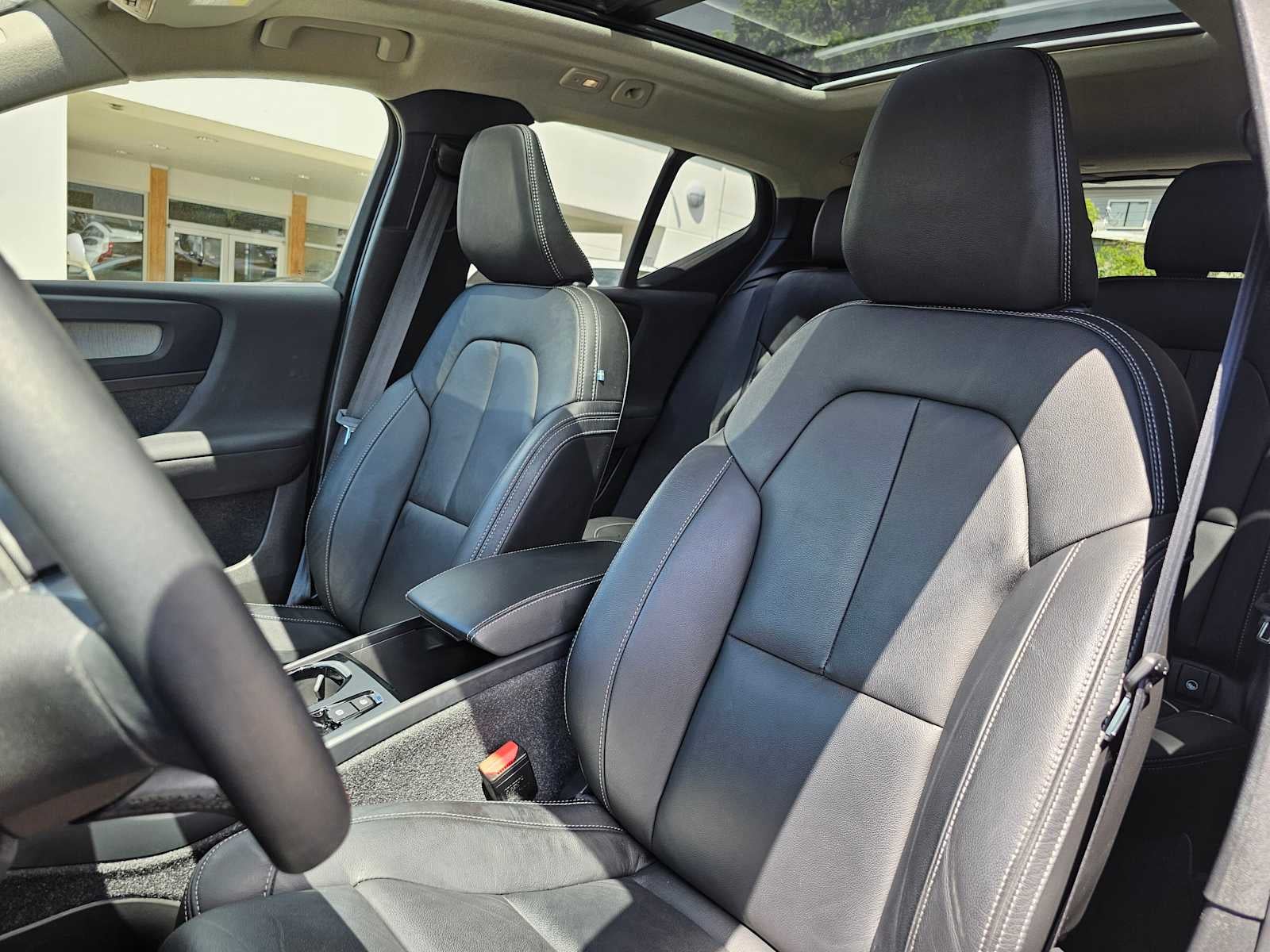 2023 Volvo XC40 Plus Bright Theme