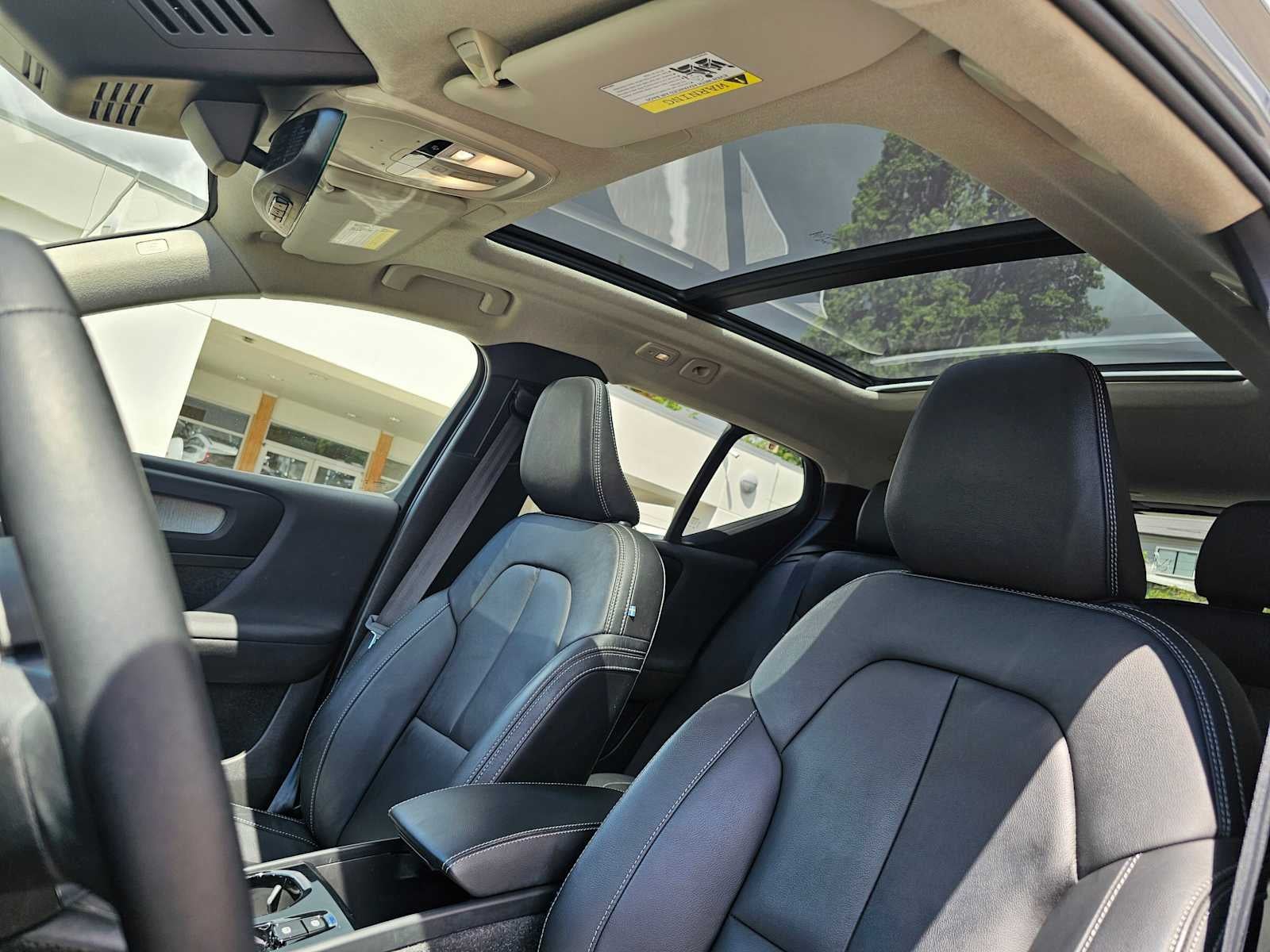 2023 Volvo XC40 Plus Bright Theme