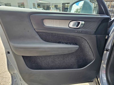 2023 Volvo XC40 Plus Bright Theme