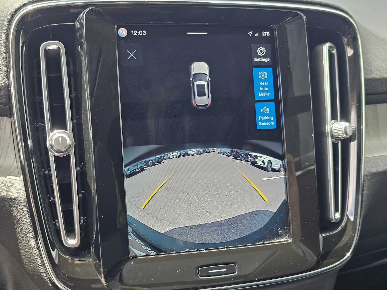 2023 Volvo XC40 Plus Bright Theme
