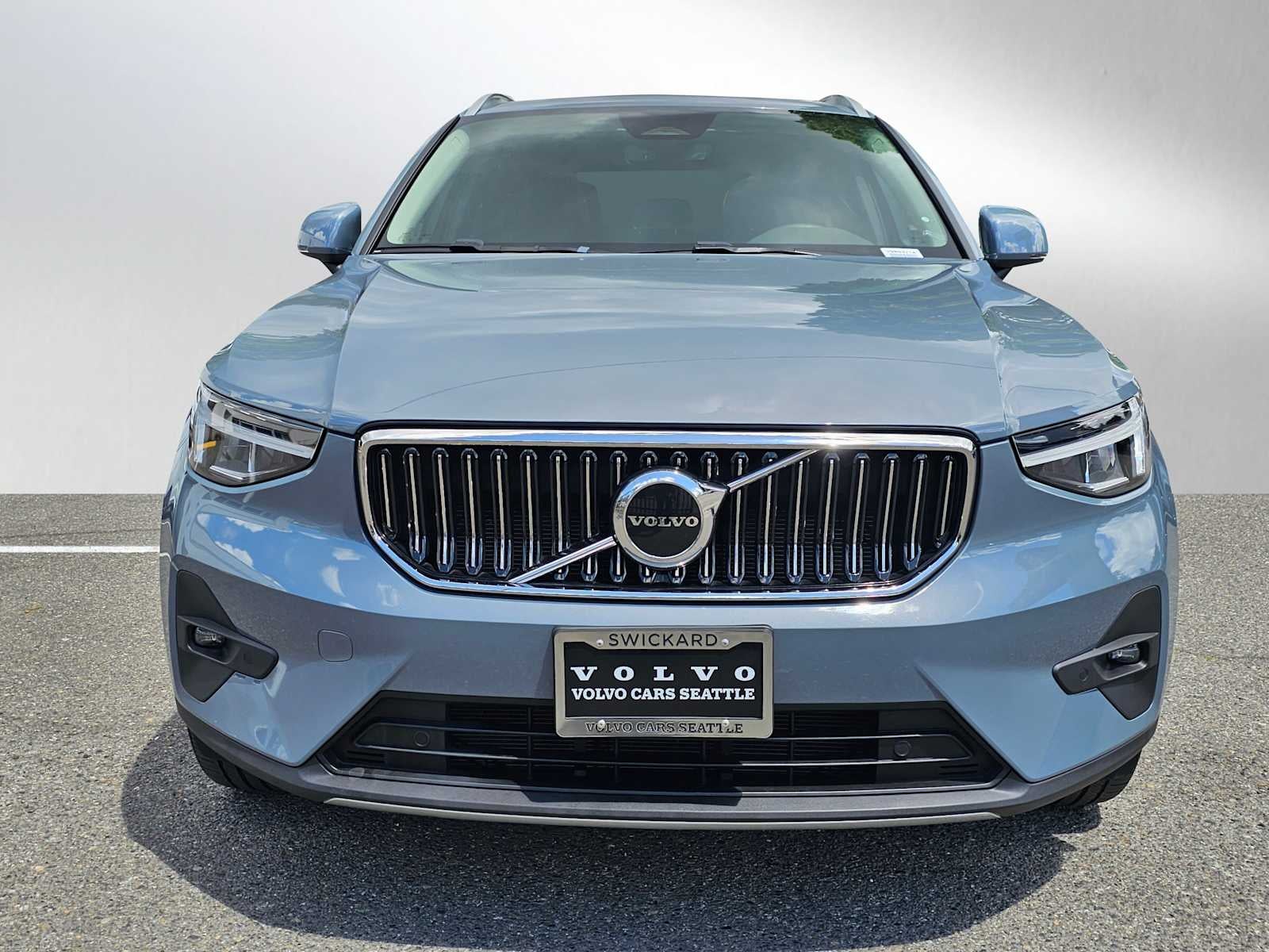 2023 Volvo XC40 Plus Bright Theme