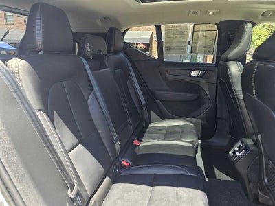 2023 Volvo XC40 Plus Dark Theme