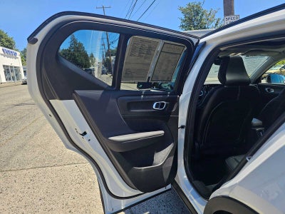 2023 Volvo XC40 Plus Dark Theme