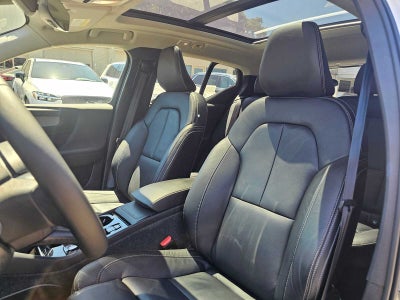 2023 Volvo XC40 Plus Dark Theme
