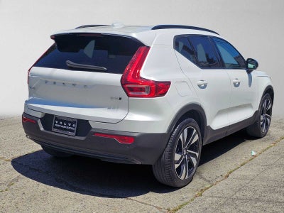 2023 Volvo XC40 Plus Dark Theme