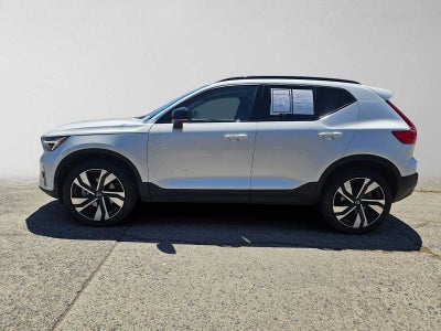 2023 Volvo XC40 Plus Dark Theme