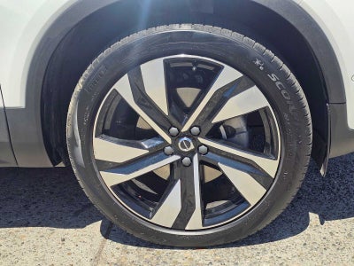 2023 Volvo XC40 Plus Dark Theme