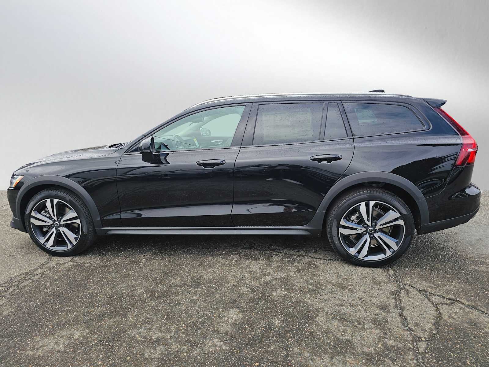 2026 Volvo V60 Cross Country Plus