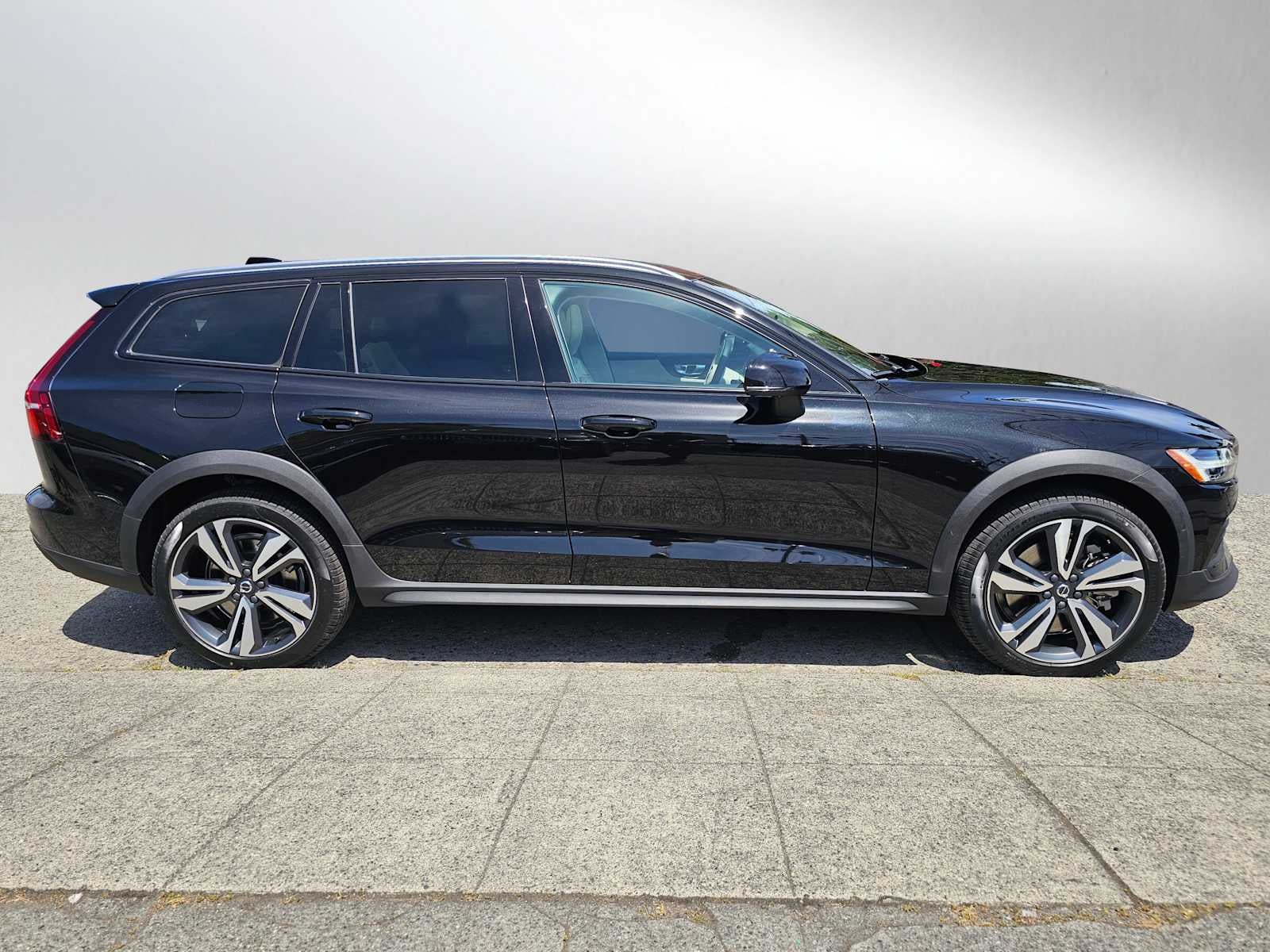 2026 Volvo V60 Cross Country Plus