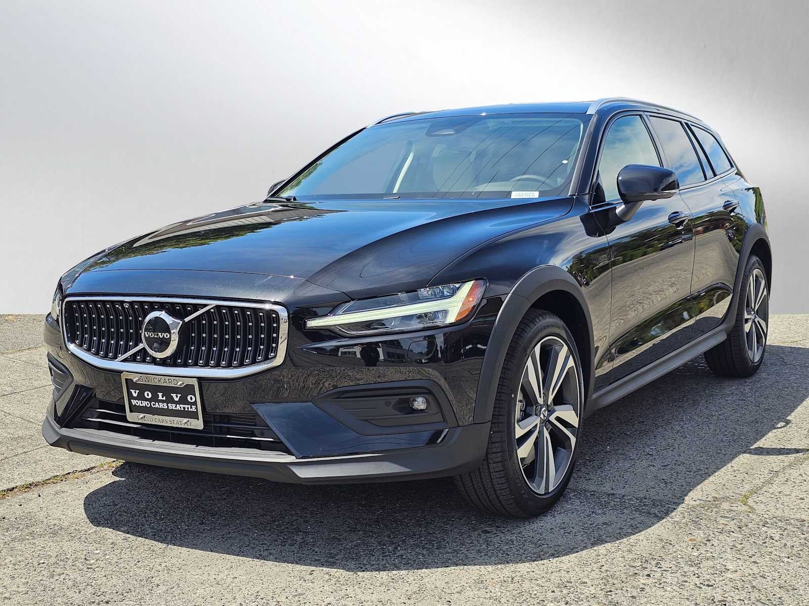 2026 Volvo V60 Cross Country Plus