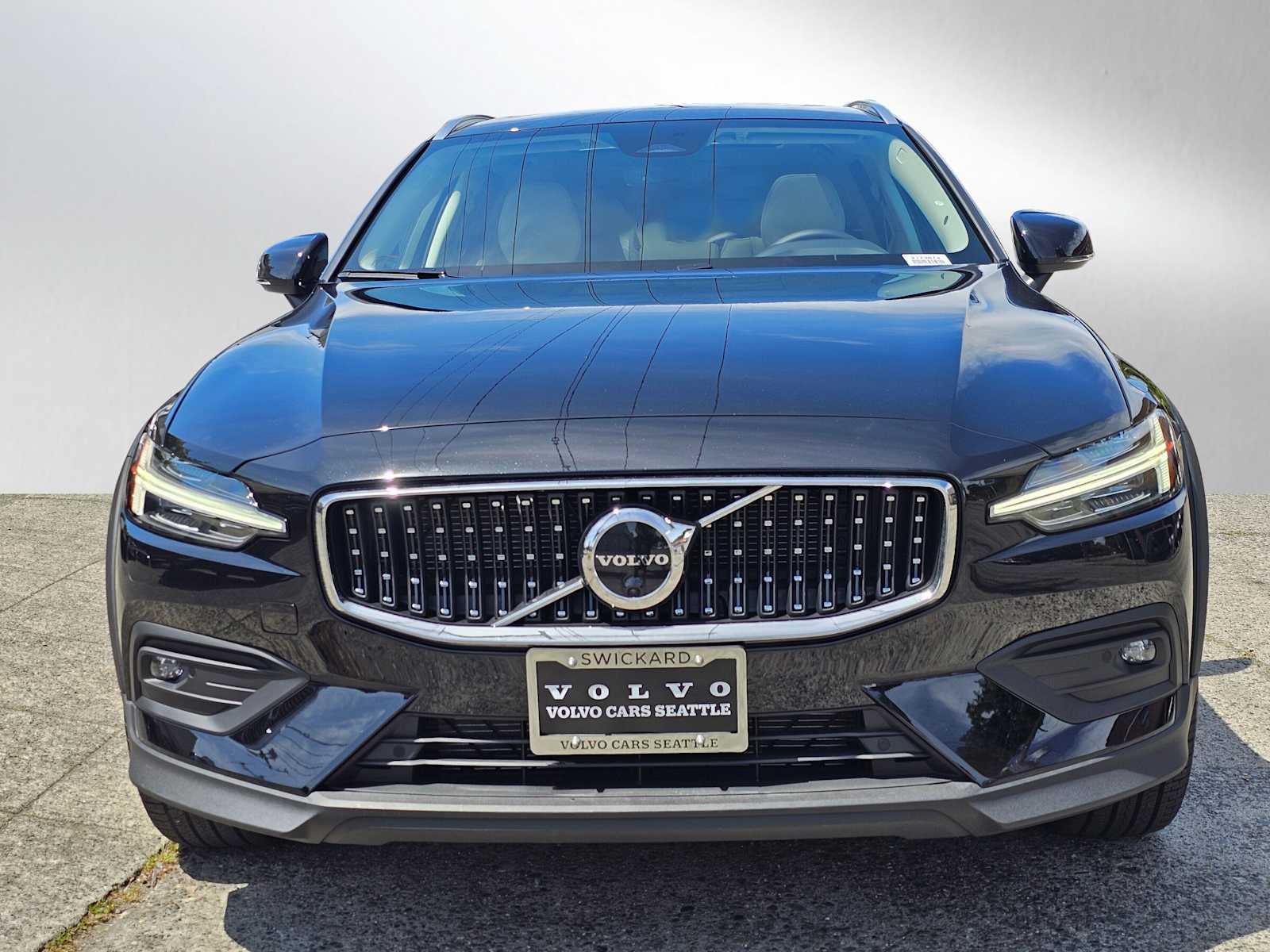 2026 Volvo V60 Cross Country Plus