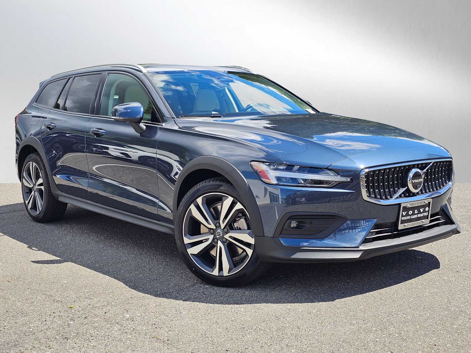 2026 Volvo V60 Cross Country Plus