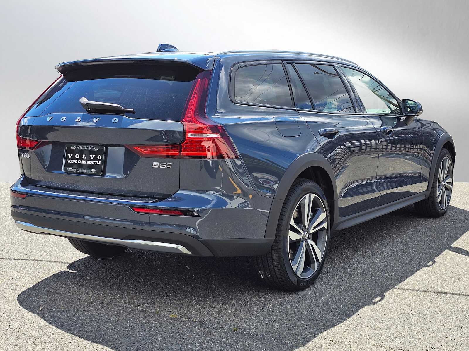 2026 Volvo V60 Cross Country Plus