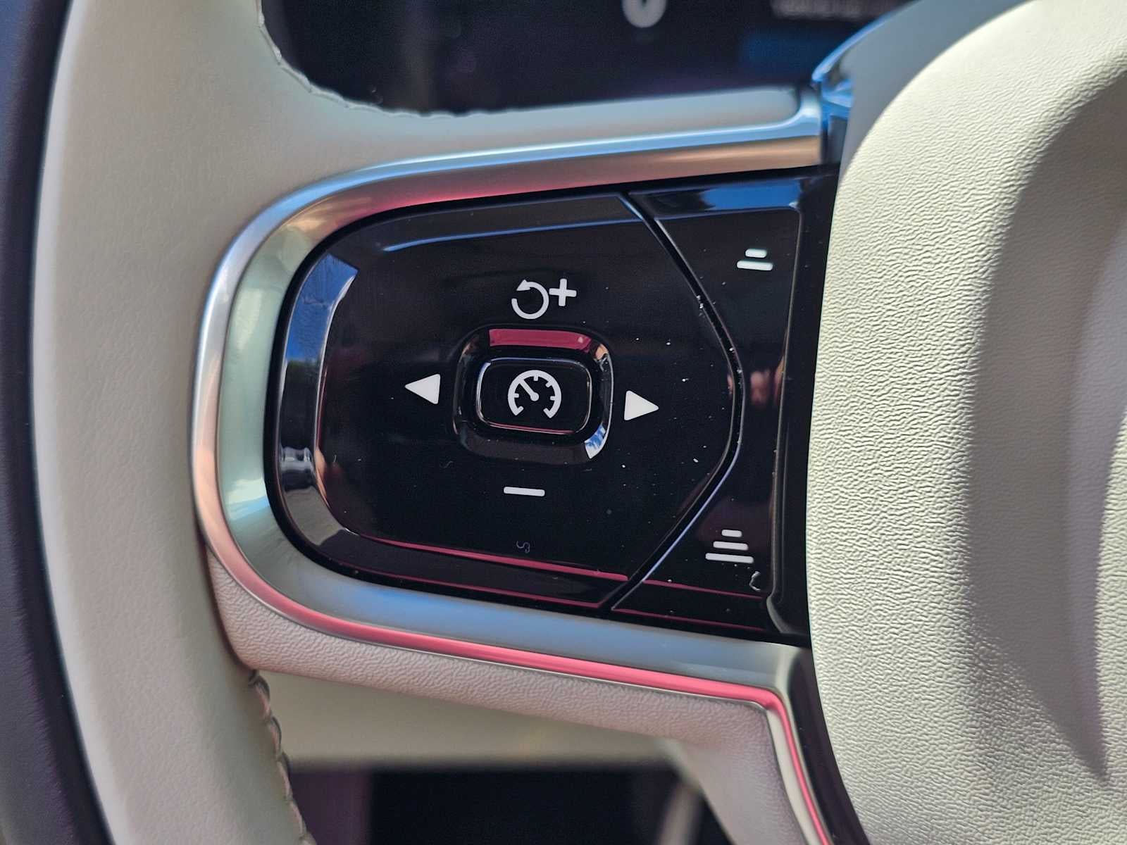 2026 Volvo V60 Cross Country Plus