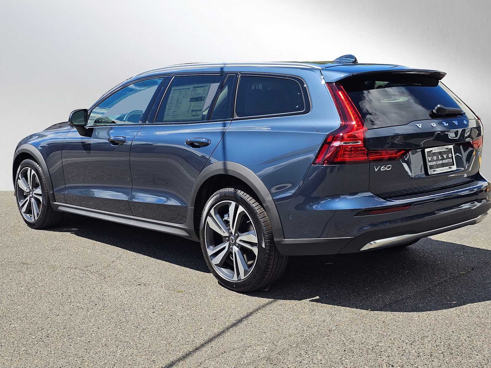 2026 Volvo V60 Cross Country Plus