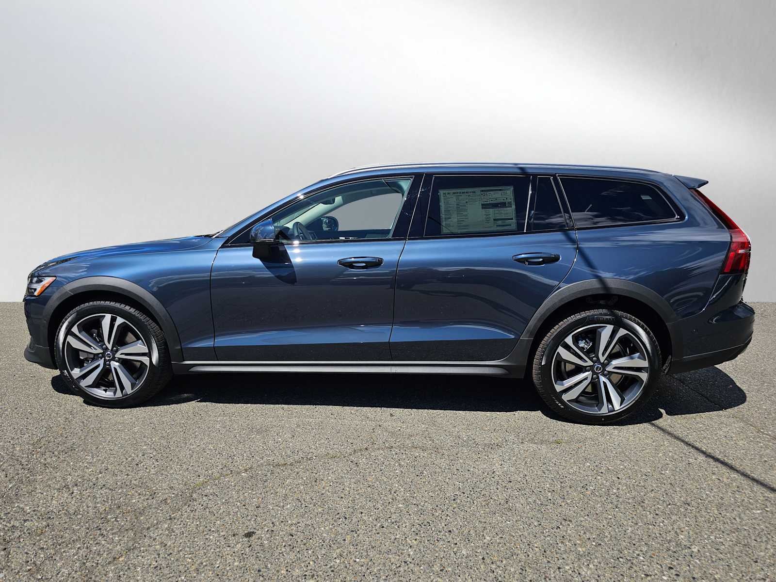 2026 Volvo V60 Cross Country Plus