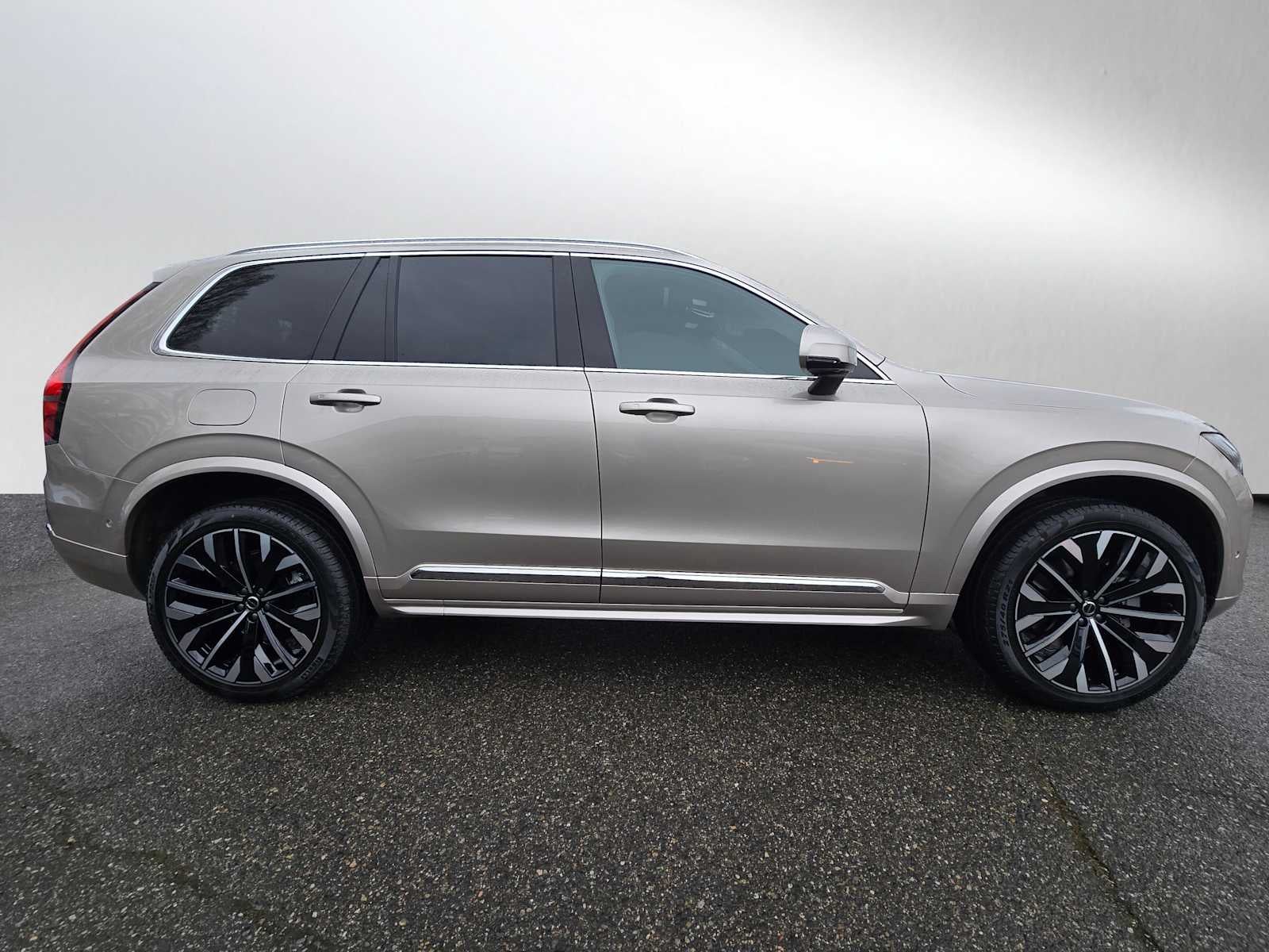 2026 Volvo XC90 Plus