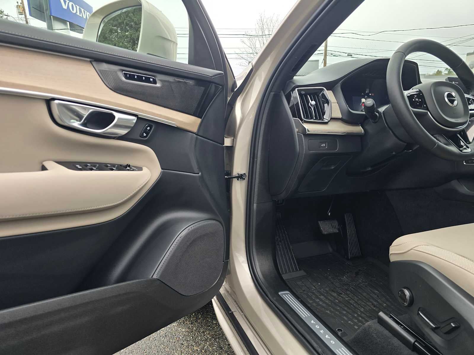 2026 Volvo XC90 Plus