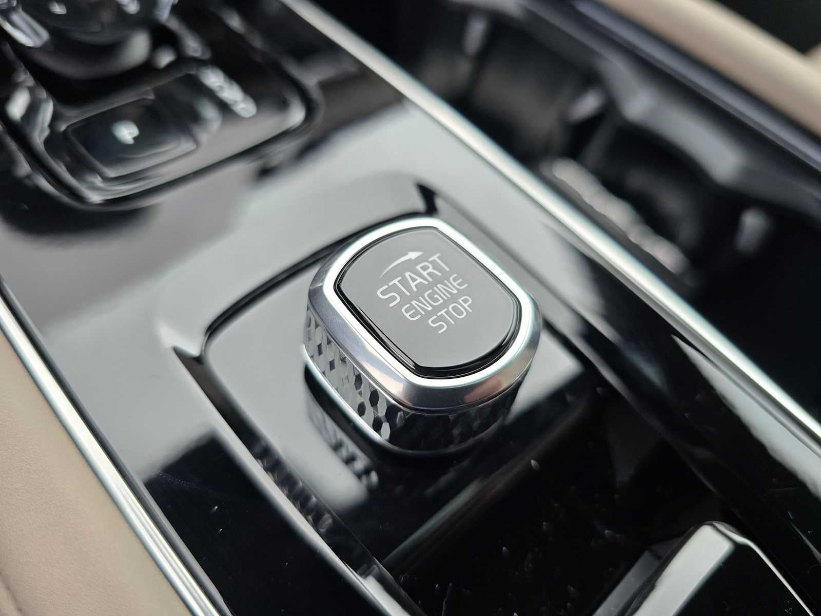 2026 Volvo XC90 Plus