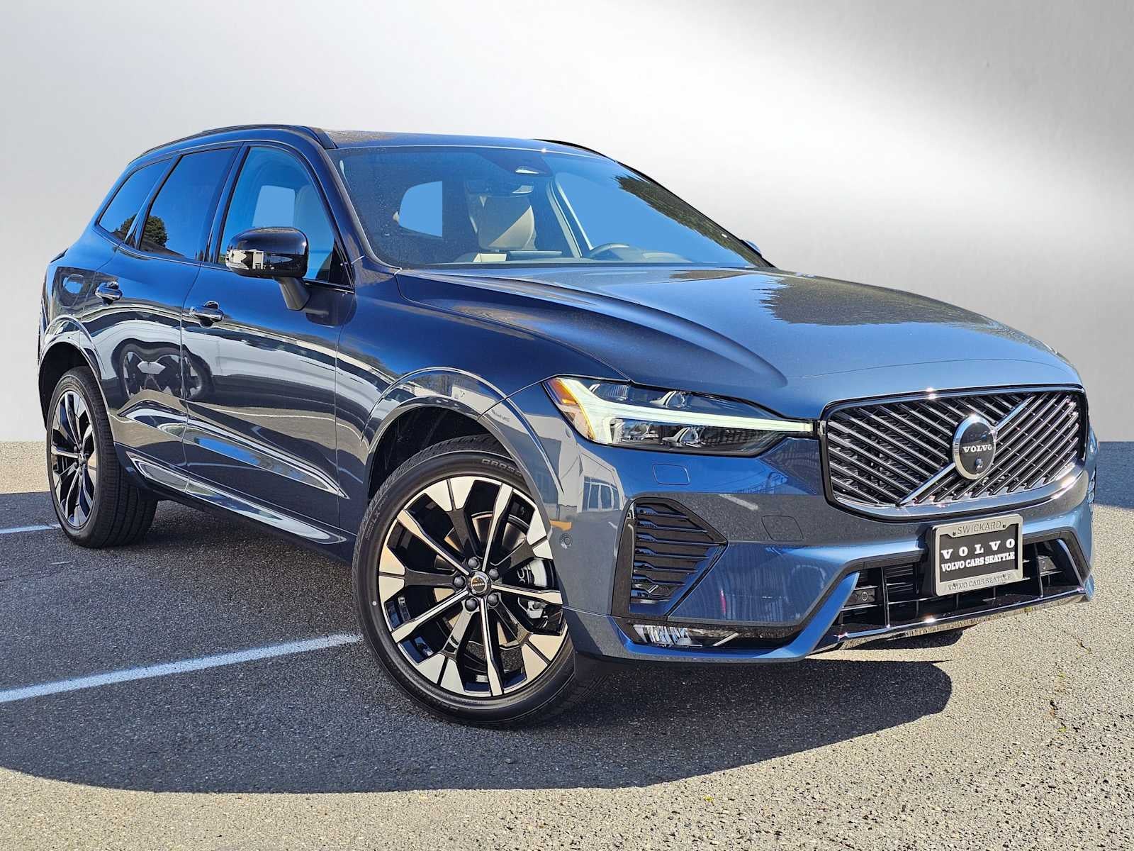 2026 Volvo XC60 Plus