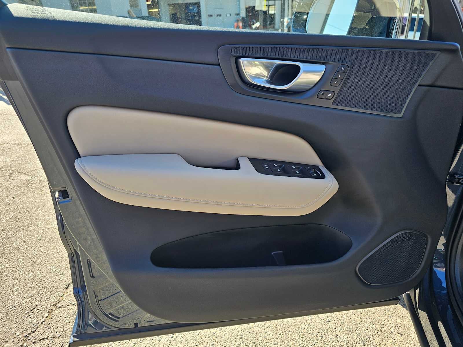 2026 Volvo XC60 Plus
