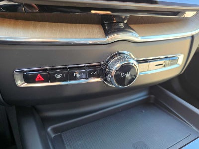 2026 Volvo XC60 Plus