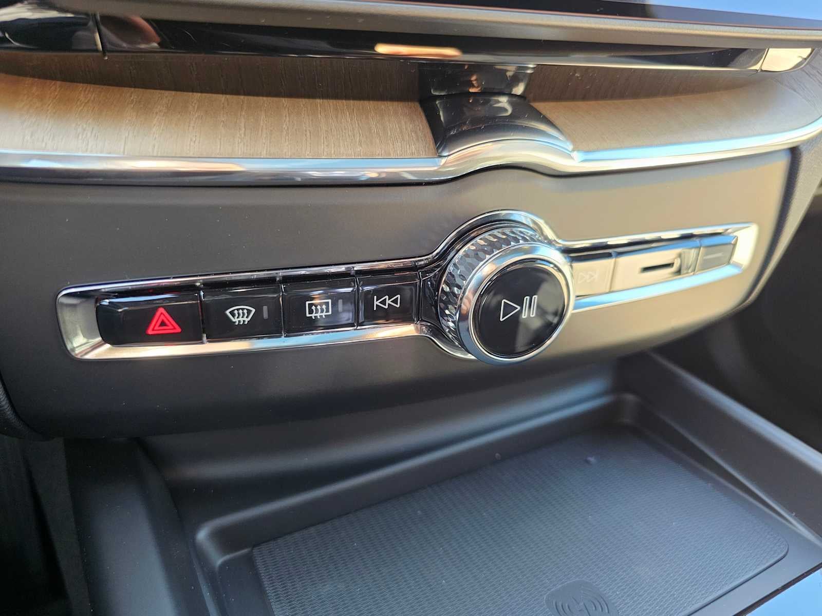 2026 Volvo XC60 Plus