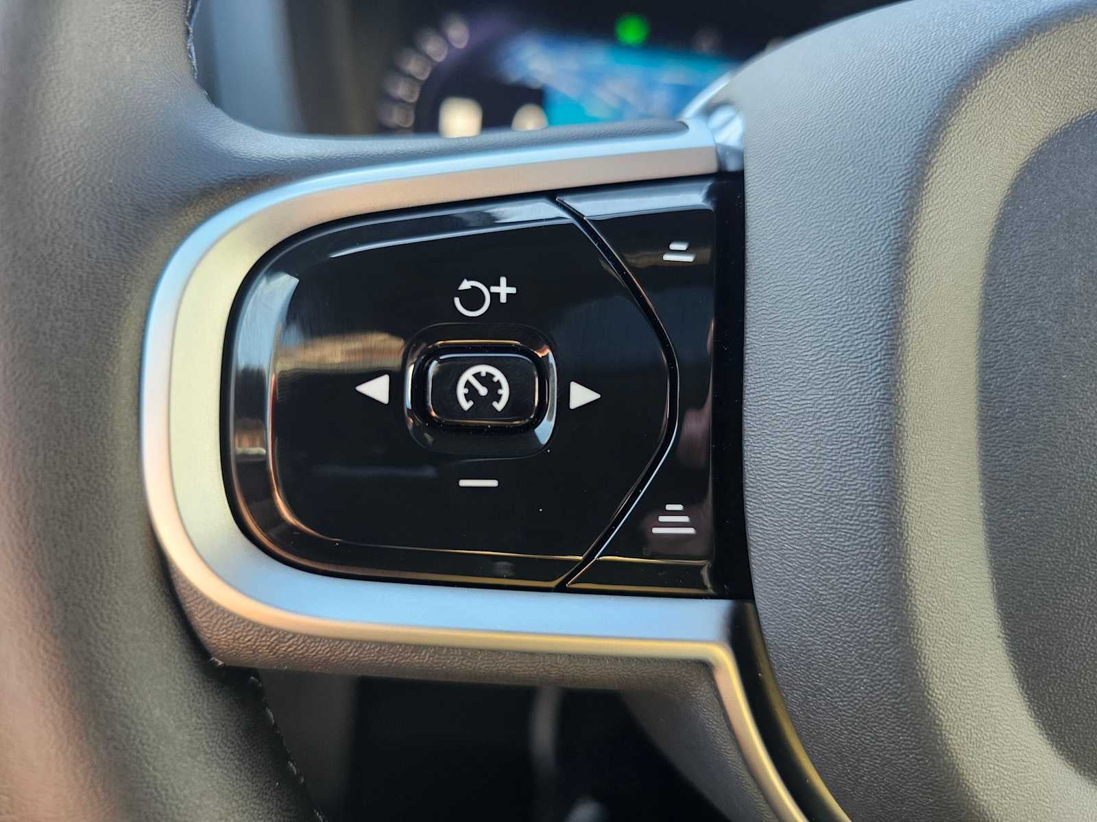 2026 Volvo XC60 Plus