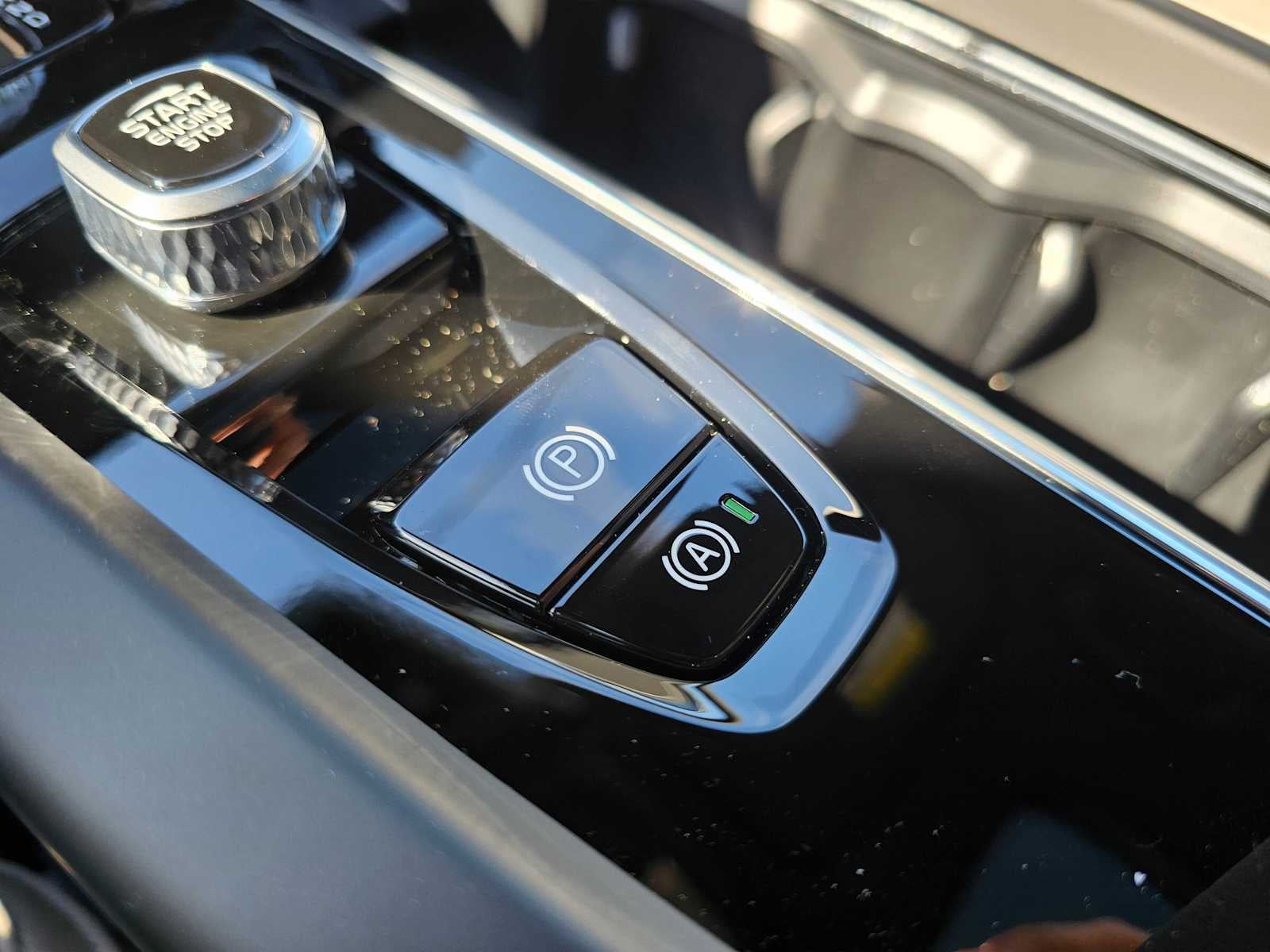 2026 Volvo XC60 Plus