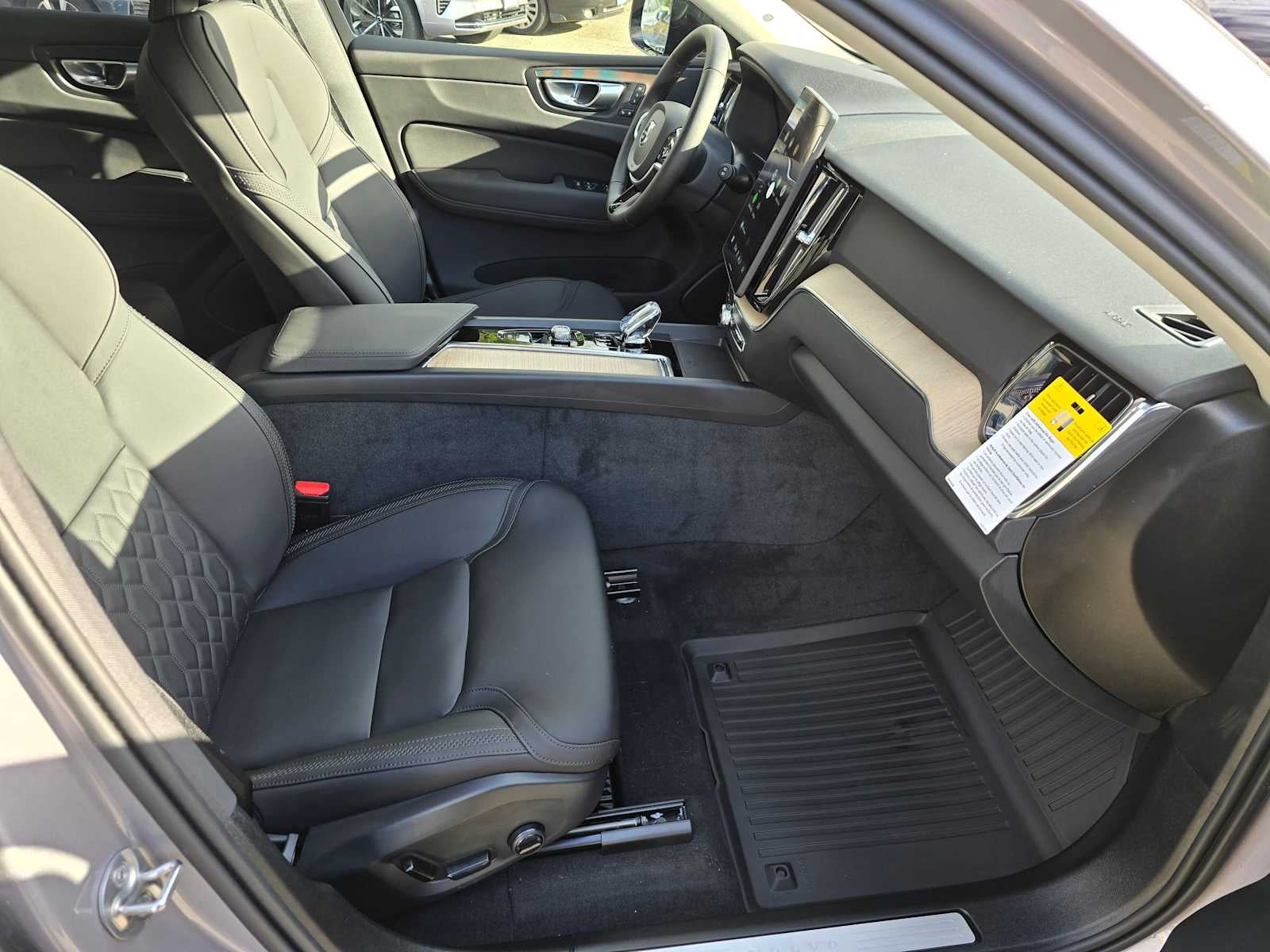 2026 Volvo XC60 Plus