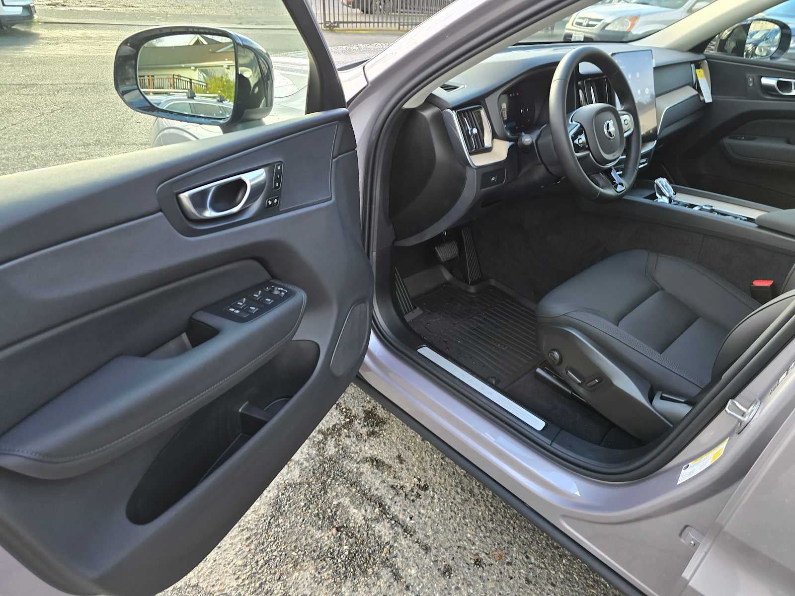 2026 Volvo XC60 Plus