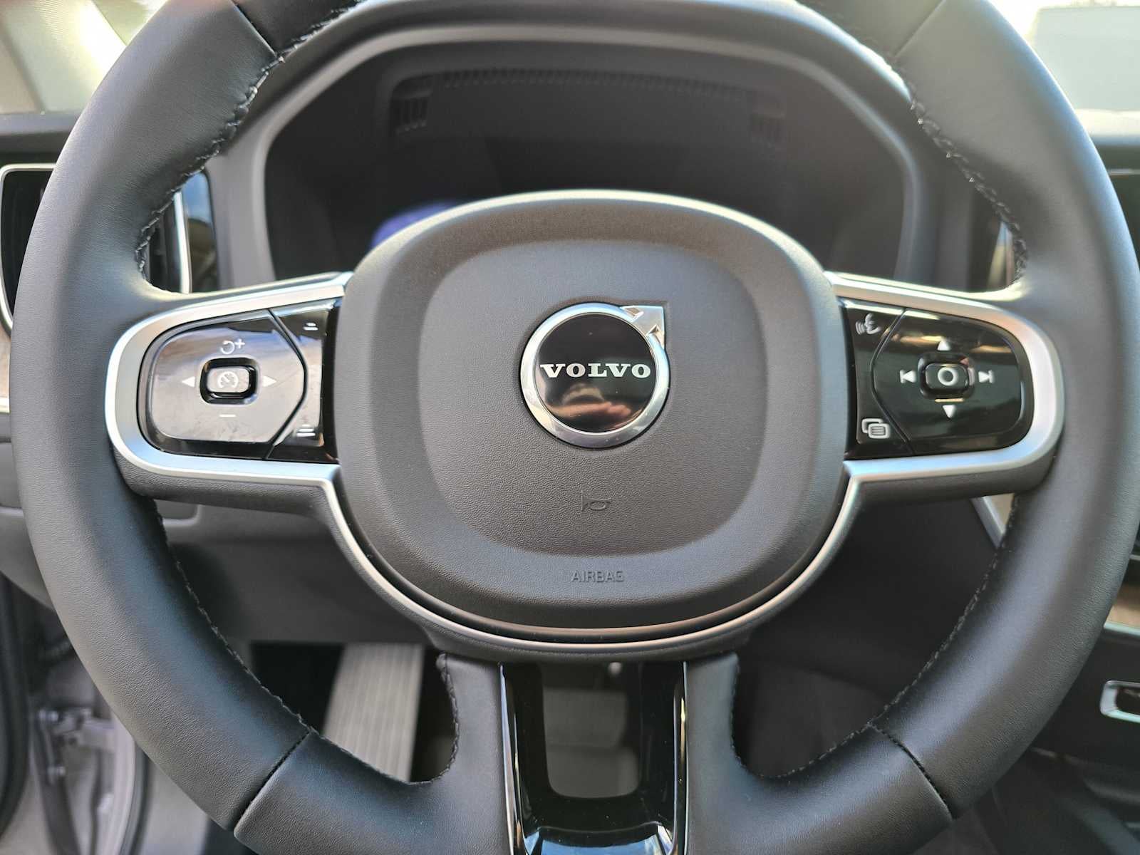 2026 Volvo XC60 Plus