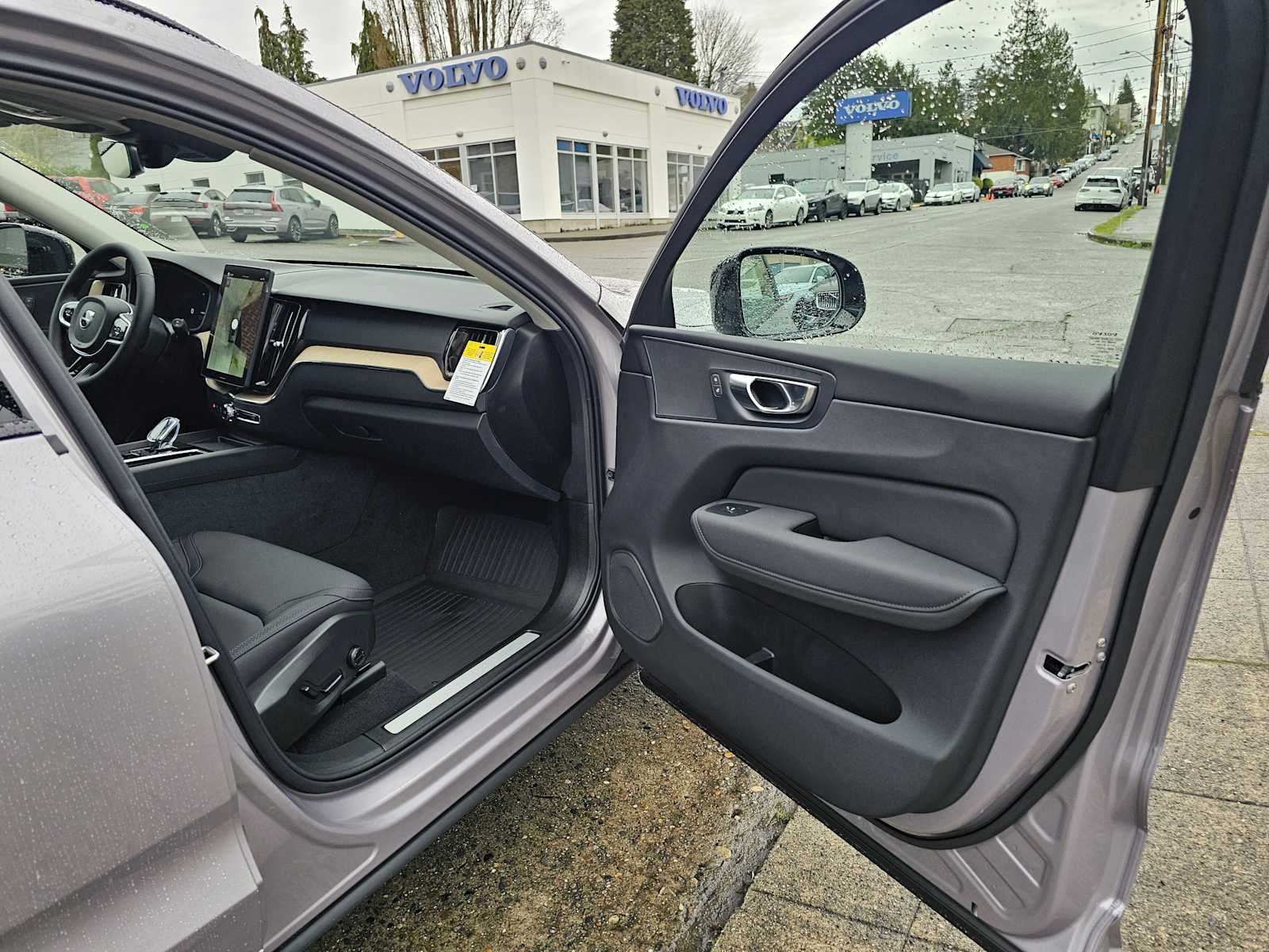 2026 Volvo XC60 Plus