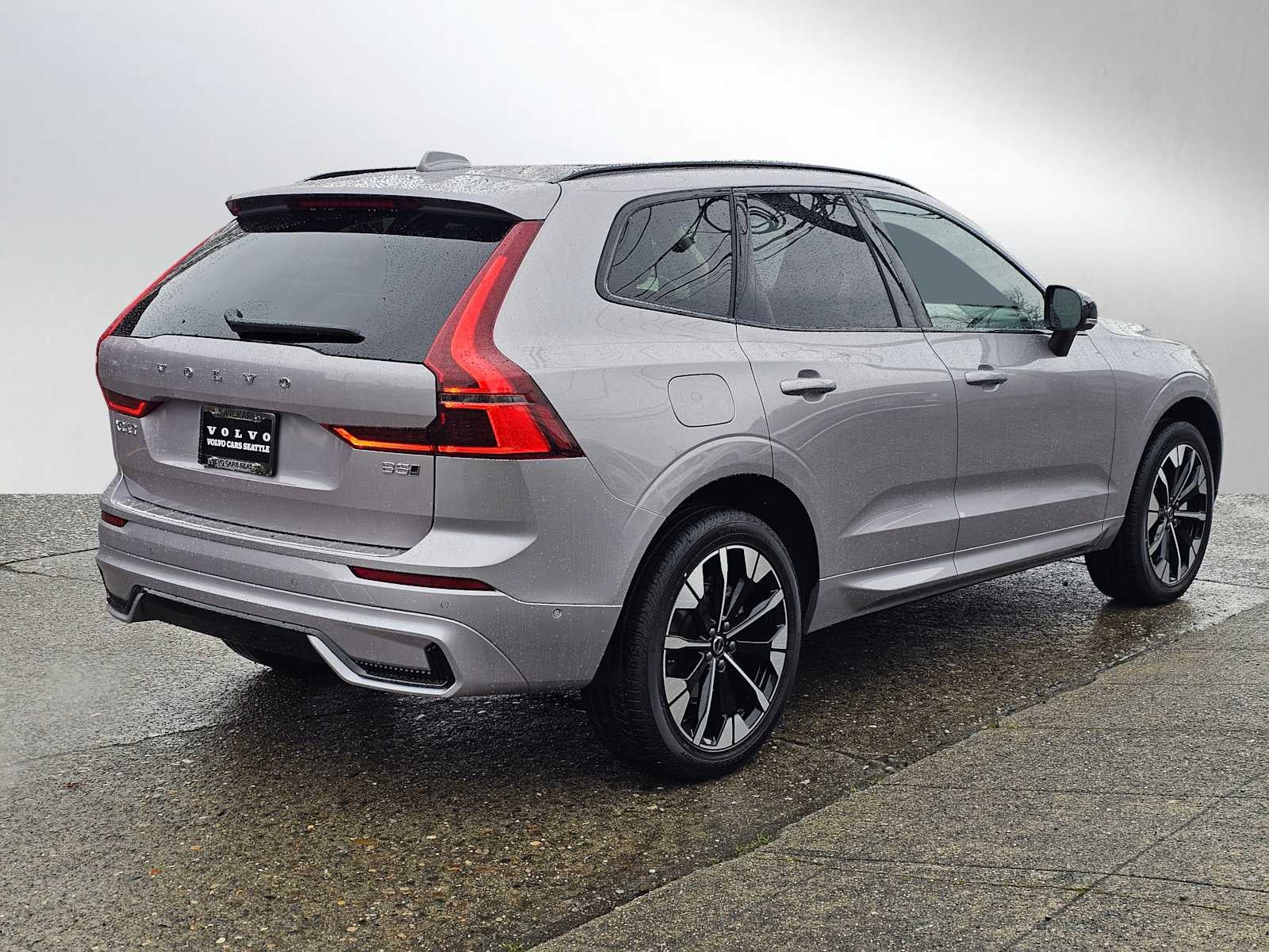 2026 Volvo XC60 Plus